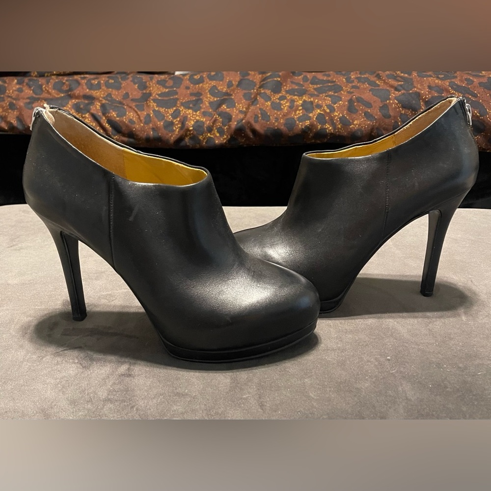 Nine West heeled booties - Picture 2 of 4